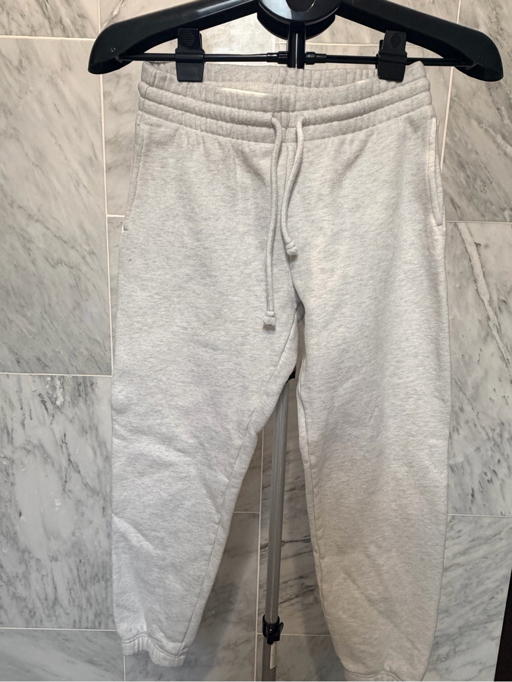 TNA Cozy Fleece jogger sweat pants – Light light Gray and Cream XS